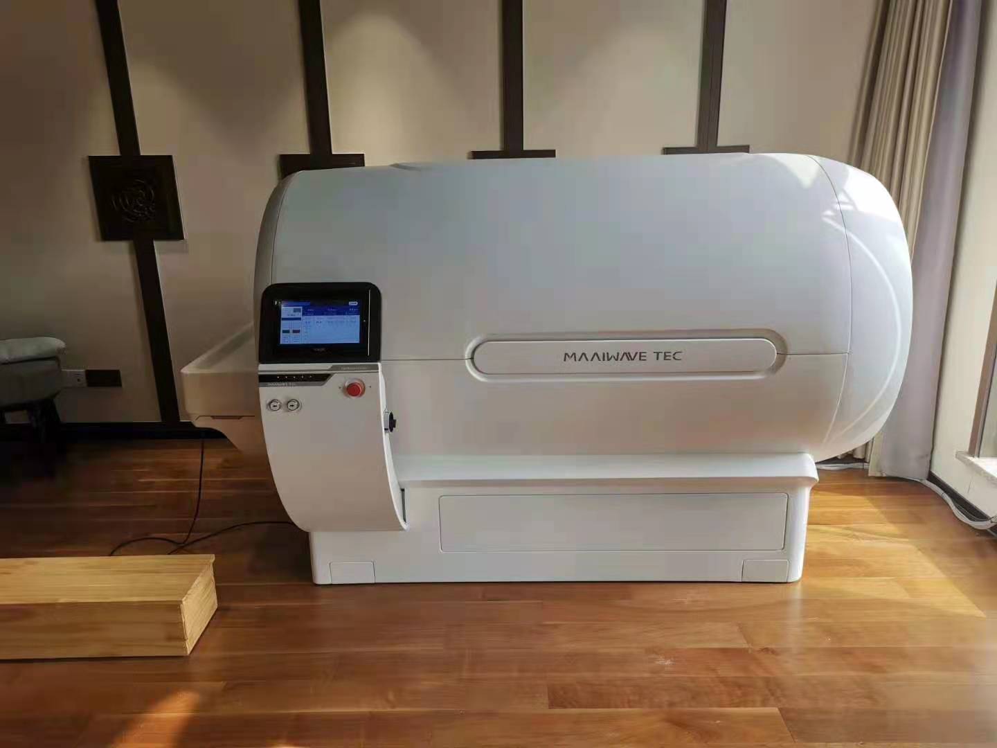 塑藝制造大型吸塑醫療治療艙產品